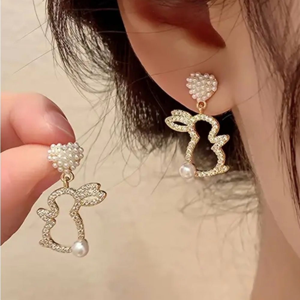 Adorable Easter Bunny Earrings - Picture 2 of 3